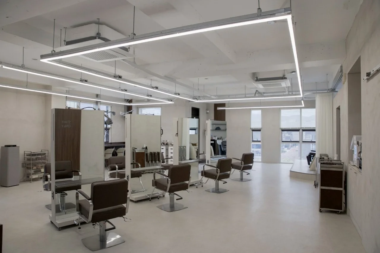 広く整った施術フロア at ONIC Hair Jeju