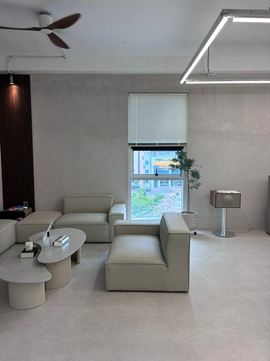 快適な待合ラウンジ at ONIC Hair Jeju